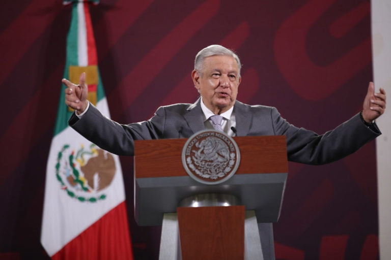 “¿Cuándo he ofendido a una mujer?”, pregunta AMLO y FCH le recuerda