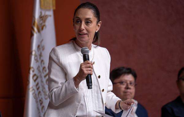 Claudia Sheinbaum sigue liderando a los aspirantes presidenciales oficialistas en México Claudia Sheinbaum sigue liderando a los aspirantes presidenciales oficialistas en México