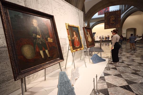 Banco mexicano inaugura exposición de la primera mujer pintora del país Banco mexicano inaugura exposición de la primera mujer pintora del país