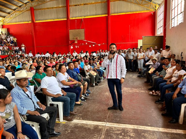 RENUNCIA MASIVA DEL PRI ENCABEZA ALCALDE DE HUAZALINGO RENUNCIA MASIVA DEL PRI ENCABEZA ALCALDE DE HUAZALINGO