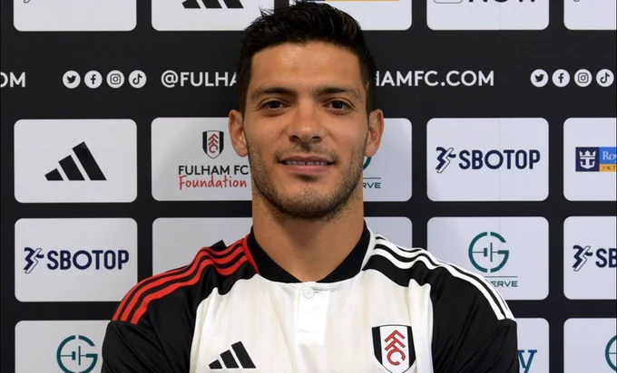 Raúl Jiménez llega al Fulham