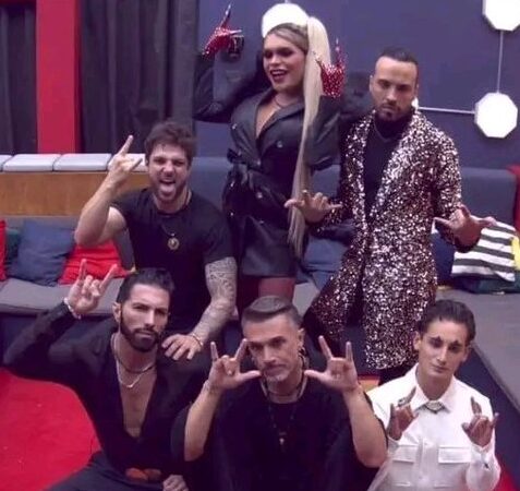 “La casa de los famosos México”: Team Infierno cumple y se desnuda “La casa de los famosos México”: Team Infierno cumple y se desnuda