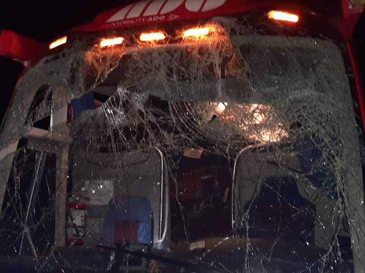 Vuelca autobús en Molango,18 lesionados y el conductor huyó