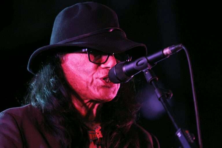 Fallece el cantautor Sixto Rodríguez, protagonista de “Searching For Sugar Man” Fallece el cantautor Sixto Rodríguez, protagonista de “Searching For Sugar Man”