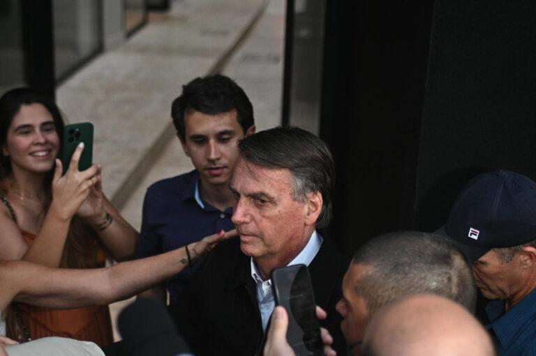 Bolsonaro deja el hospital en Sao Paulo tras unos exámenes médicos de rutina Bolsonaro deja el hospital en Sao Paulo tras unos exámenes médicos de rutina
