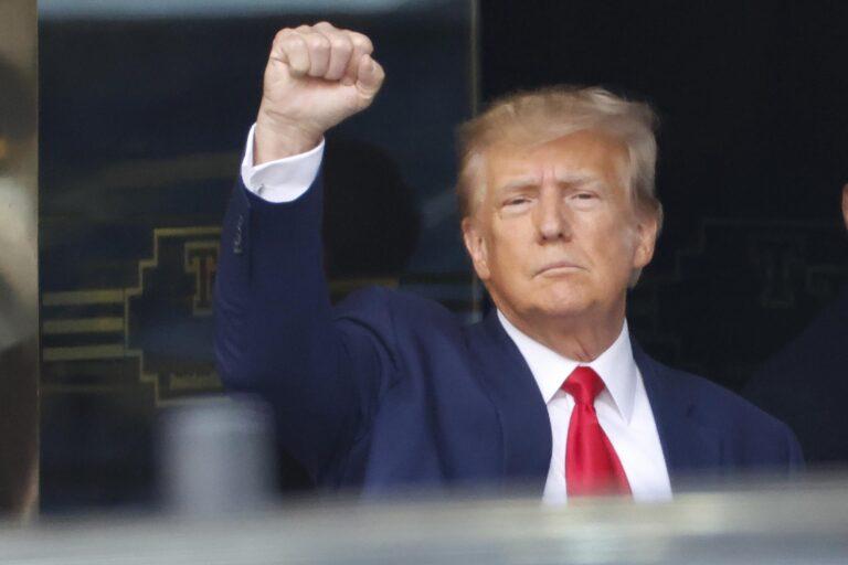 Trump confirma que este jueves se entregará a las autoridades de Georgia (EE.UU.) Trump confirma que este jueves se entregará a las autoridades de Georgia (EE.UU.)