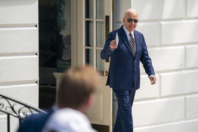 Biden viajará a Hawái “tan pronto como sea posible” para evaluar el daño de los incendios Biden viajará a Hawái “tan pronto como sea posible” para evaluar el daño de los incendios