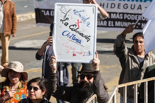 Profesores chilenos presionan al Gobierno con movilización por mejoras laborales