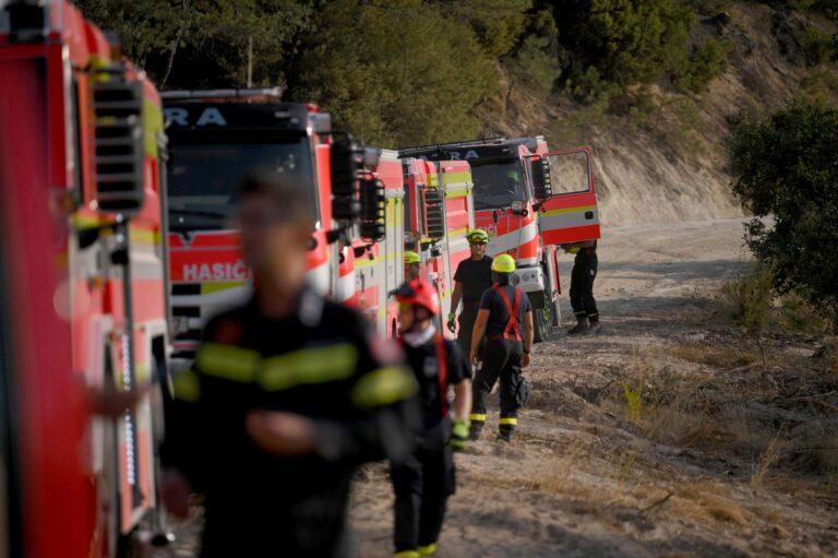 Las llamas pierden fuerza cerca de Atenas pero siguen fuera de control en Evros Las llamas pierden fuerza cerca de Atenas pero siguen fuera de control en Evros