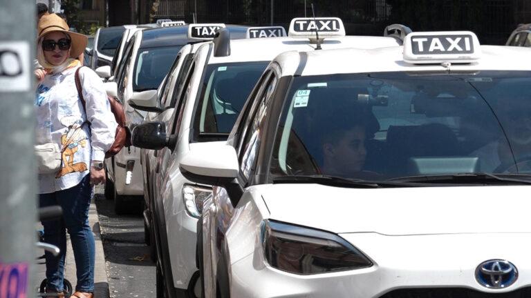 Italia aumentará las licencias de taxis el 20 % tras quejas de los turistas este verano Italia aumentará las licencias de taxis el 20 % tras quejas de los turistas este verano