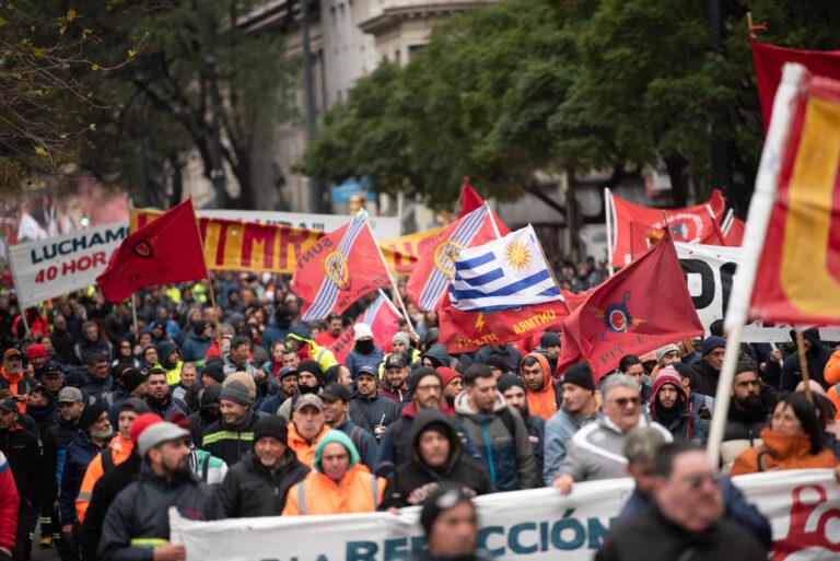 Sindicatos uruguayos paran y vuelven a reclamar la reducción de la jornada laboral Sindicatos uruguayos paran y vuelven a reclamar la reducción de la jornada laboral