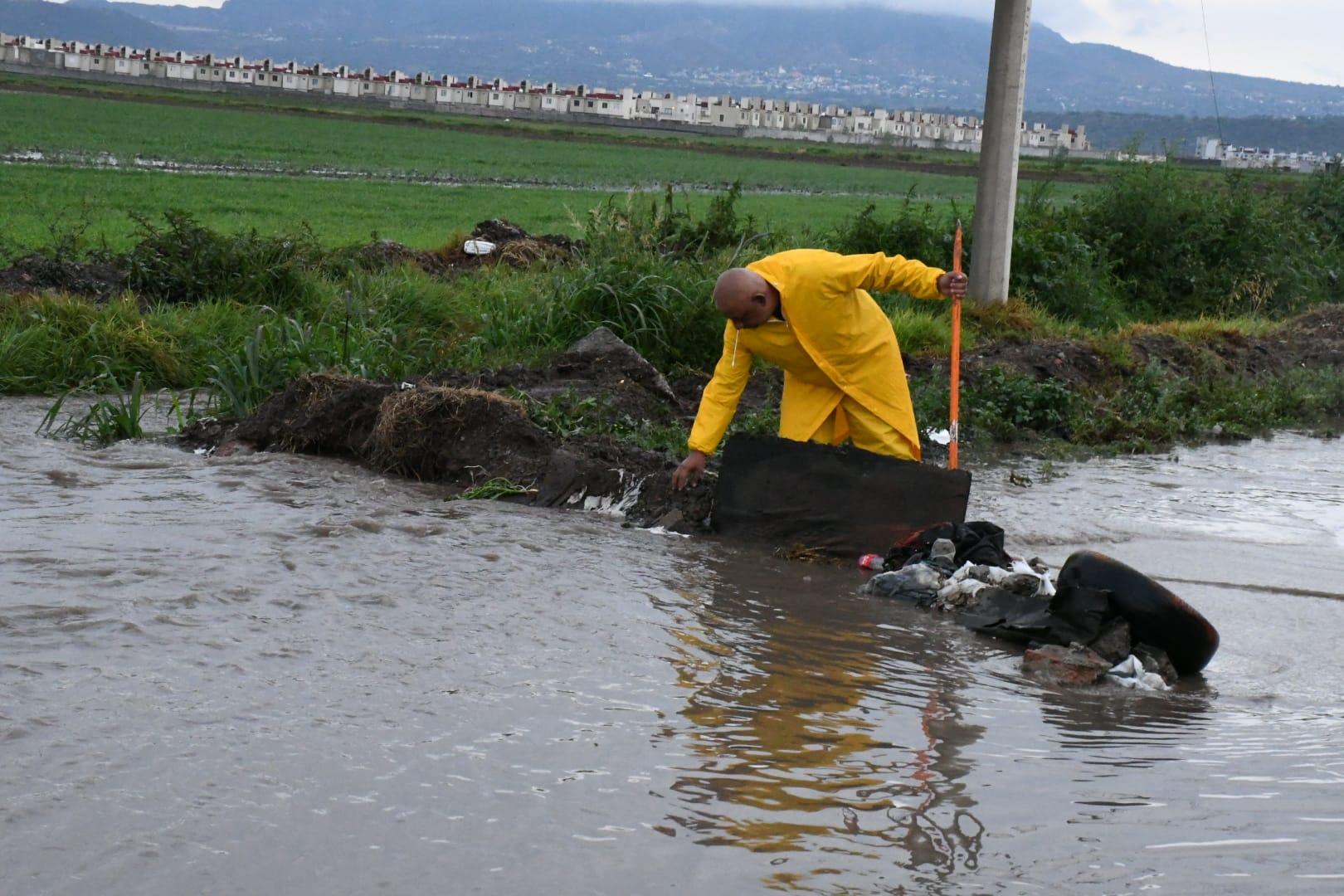 Alcalde exhorta a no tirar basura en la vía pública 