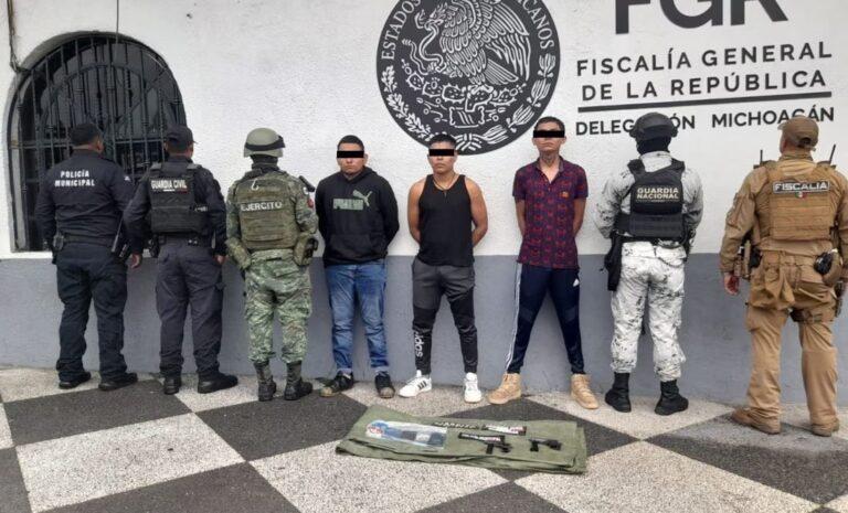 Capturan a los presuntos asesinos de dos policías en Zitácuaro, Michoacán Capturan a los presuntos asesinos de dos policías en Zitácuaro, Michoacán