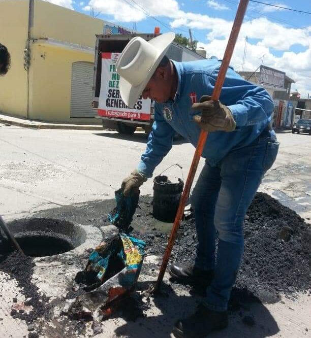 Continúa desazolve del drenaje sanitario 