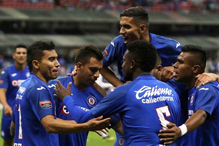 UN ÁNGEL BUSCA DARLE EL GOL A LA MÁQUINA UN ÁNGEL BUSCA DARLE EL GOL A LA MÁQUINA