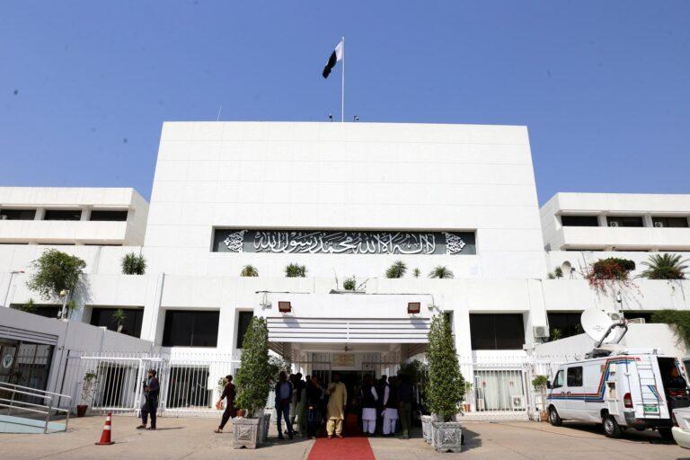 El presidente de Pakistán disuelve el Parlamento y se convocarán elecciones El presidente de Pakistán disuelve el Parlamento y se convocarán elecciones