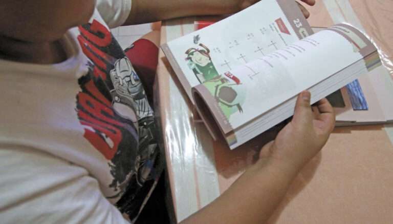 AMLO considera exagerada la acusación de que “sus libros” adoctrinan AMLO considera exagerada la acusación de que “sus libros” adoctrinan