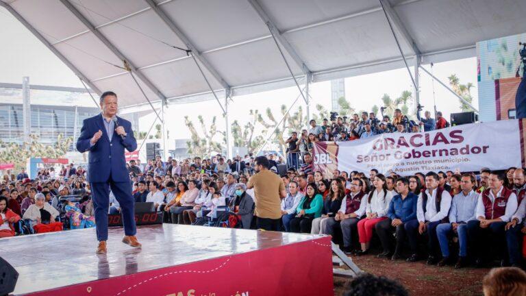 Cobertura total en útiles y uniformes escolares gratuitos