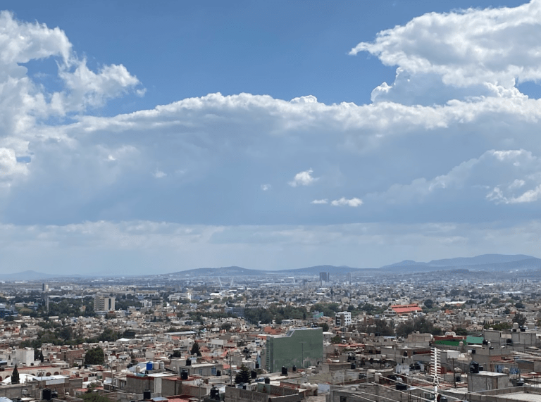 Lluvias y temperaturas calurosas en la entidad