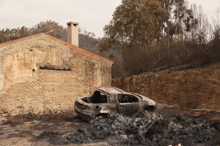Portugal controla el fuego en el sur del país tras arrasar 8.400 hectáreas Portugal controla el fuego en el sur del país tras arrasar 8.400 hectáreas