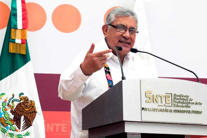 SNTE exige a gobernadores de oposición distribuir los LDTG SNTE exige a gobernadores de oposición distribuir los LDTG