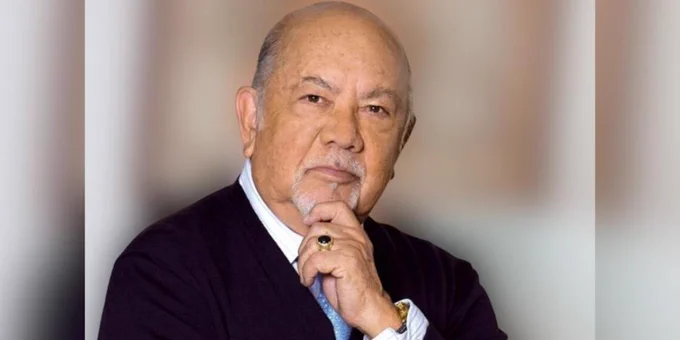 Sergio Corona es visto con un tanque de oxígeno Sergio Corona es visto con un tanque de oxígeno