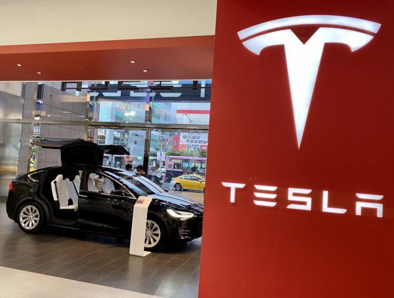 Tesla lanza nuevas versiones más baratas de Model X y Model S Tesla lanza nuevas versiones más baratas de Model X y Model S