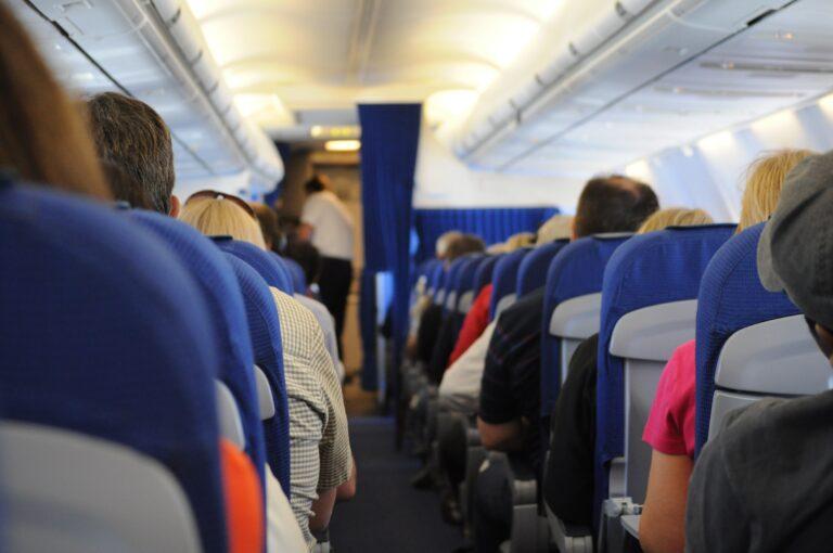 Ven afectaciones a pasajeros y turismo al limitar vuelos en AICM