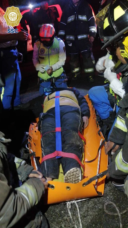 Jóvenes caen 30 metros con todo y coche a barranco de Tlalpan