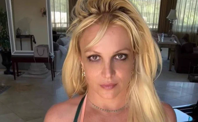 Cuestionan salud mental de Britney Spears tras baile pole dance Cuestionan salud mental de Britney Spears tras baile pole dance
