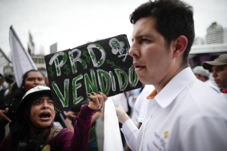 El Parlamento de Panamá comienza el debate para aprobar un polémico contrato minero El Parlamento de Panamá comienza el debate para aprobar un polémico contrato minero