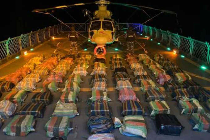 Aseguran cocaína, combustible y a 11 personas en costas del Pacífico Aseguran cocaína, combustible y a 11 personas en costas del Pacífico