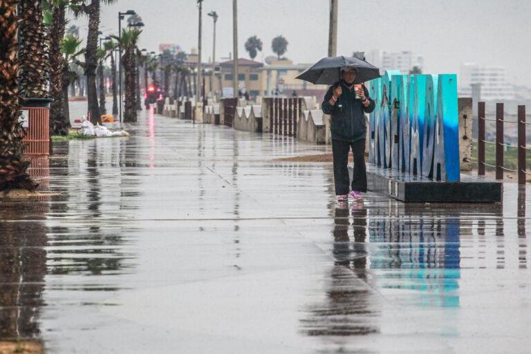 La tormenta tropical Hilary sigue en tierra en Baja California provocando intensas lluvias