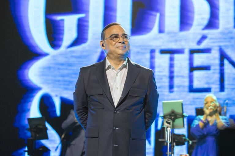 Gilberto Santa Rosa celebra sus 61 años anunciando las fechas de su gira “Auténtico” Gilberto Santa Rosa celebra sus 61 años anunciando las fechas de su gira “Auténtico”
