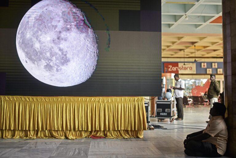 La India publica las primeras imágenes de su misión espacial sobre la superficie de la Luna La India publica las primeras imágenes de su misión espacial sobre la superficie de la Luna