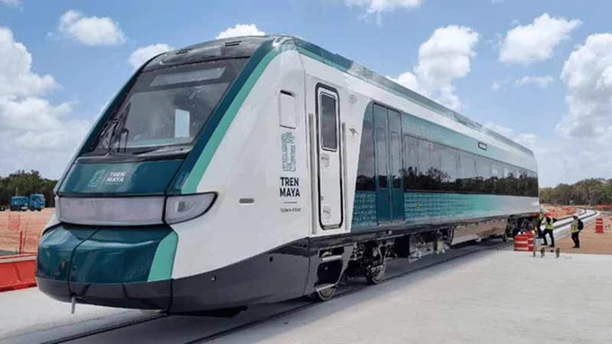 AMLO presume aplausos por primeras pruebas de tren del CIIT