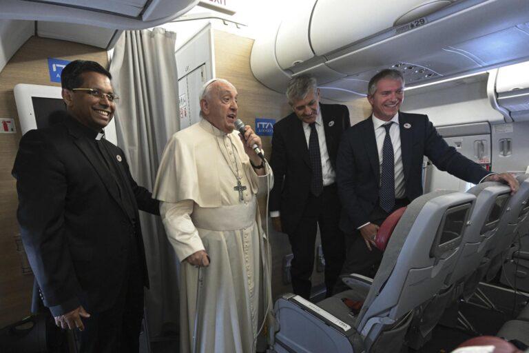 El papa habló de que será difícil hacer más viajes y de las críticas en el Sínodo El papa habló de que será difícil hacer más viajes y de las críticas en el Sínodo