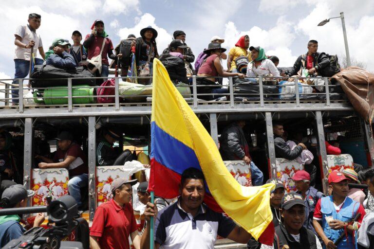 Miles de colombianos marchan en Bogotá para apoyar las reformas del Gobierno