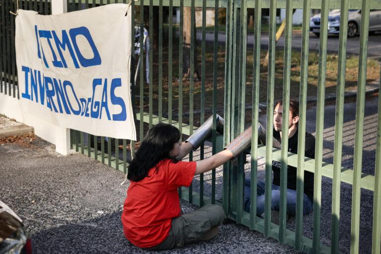 Activistas bloquean el acceso al Consejo de Ministros luso por la justicia climática Activistas bloquean el acceso al Consejo de Ministros luso por la justicia climática