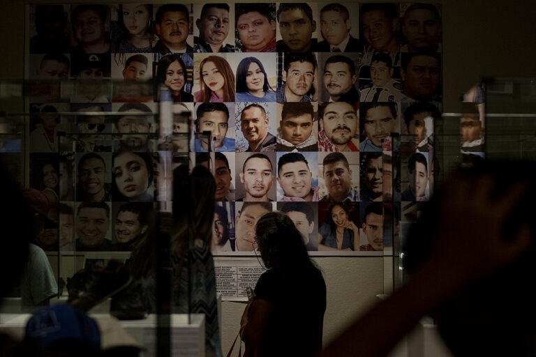 Una exposición captura el dolor de las familias de los desaparecidos en México Una exposición captura el dolor de las familias de los desaparecidos en México