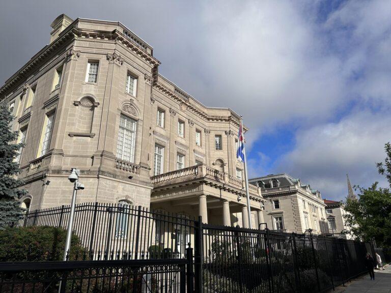 EE.UU. tacha de “inaceptable” el ataque a la embajada cubana en Washington EE.UU. tacha de “inaceptable” el ataque a la embajada cubana en Washington