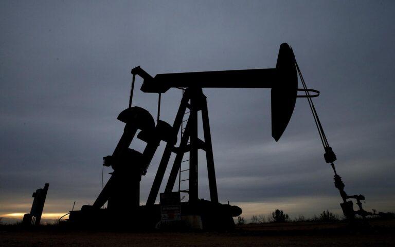 El petróleo de Texas sube un 3,6 % y cierra en 93,68 dólares el barril