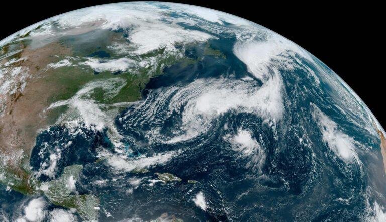Se forma en el Atlántico la tormenta tropical Katia y Gert resiste fortalecida Se forma en el Atlántico la tormenta tropical Katia y Gert resiste fortalecida