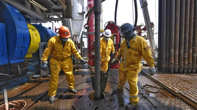 AMLO anuncia acuerdo con Sindicato Petrolero