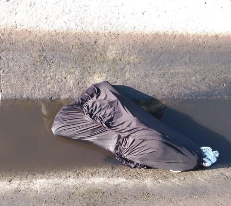 Aparece un hombre encobijado, atado de pies y manos Aparece un hombre encobijado, atado de pies y manos
