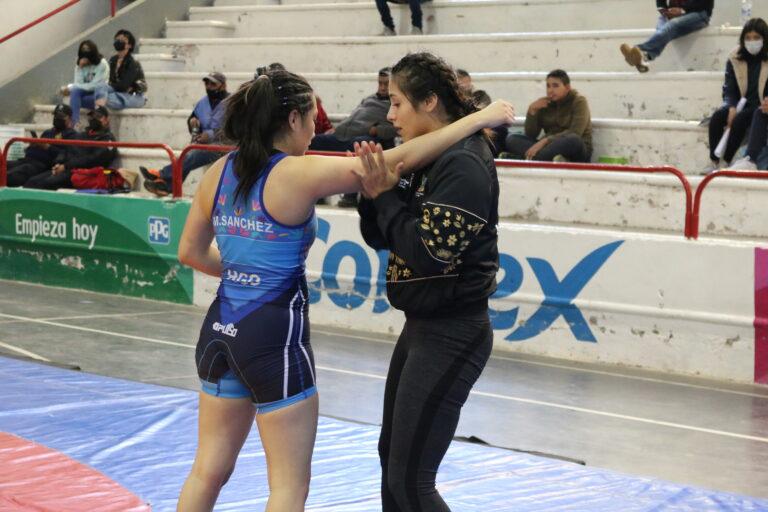 Dejan a Alejandra Romero al margen del mundial de lucha olímpica y juegos panamericanos