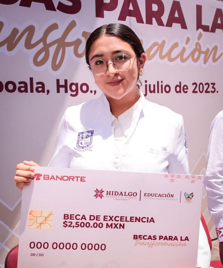 Garantizan la continuidad escolar con becas a estudiantes 