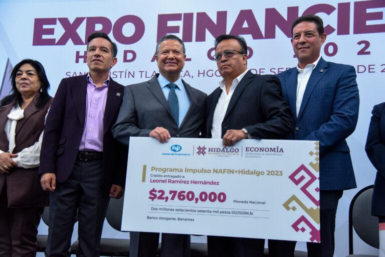 Entregan créditos en beneficio del sector empresarial