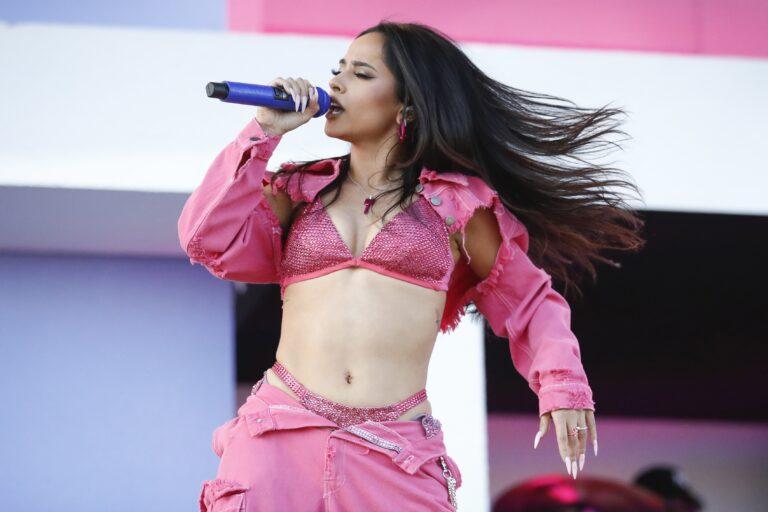 Becky G anuncia su nuevo álbum, “Esquinas”