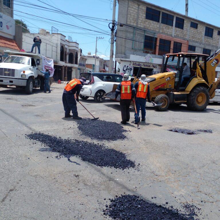 Aplican bacheo en 15 vialidades de mayor flujo vehicular Aplican bacheo en 15 vialidades de mayor flujo vehicular